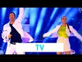Download Lagu Lucas Cordalis \u0026 Joelina Drews - Wenn der Regen auf uns fällt | Die Schlager Strandparty 2023