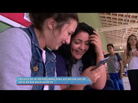 Projeto de lei em discussão para autorizar uso de celular nas escolas de SC