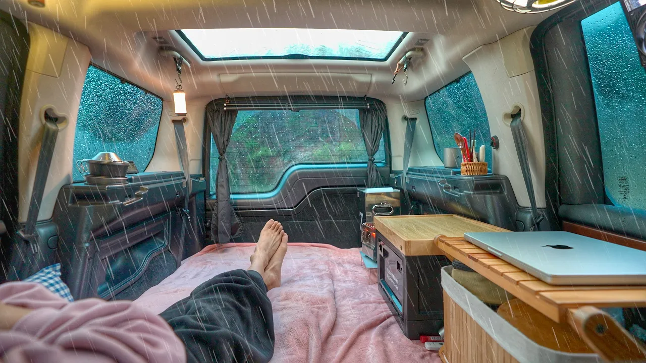 너무 멋진 무료 캠핑장에서 ☔️ 우중 차박 캠핑 즐기기 🌧️ 용담섬바위 캠핑장 / 우중캠핑 우중차박 サムネイル