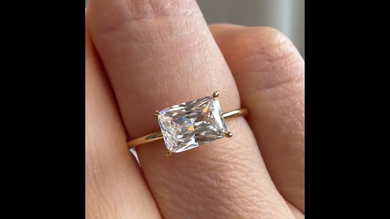 Jayla丨Minimalist Emerald Cut 1CT Lab Diamond Engagement Ring
