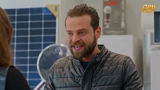 استخف بالزبون لأن شكله مو مرتب طلع غني وأشترى المحل كل ه 