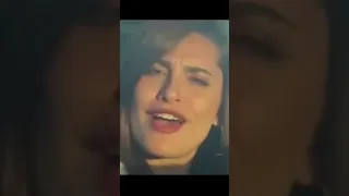 هنا كان التمهيد لأغنية فازلين  ابوهيكل دندنها