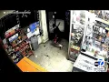 Download Lagu Video shows shocking shootout between LAPD, gunman at liquor store