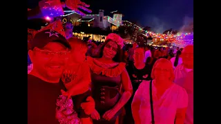 FUN IN THE SUN Fright Fest Crowds Are No Joke Six Flags Fiesta Texas Part - 2025