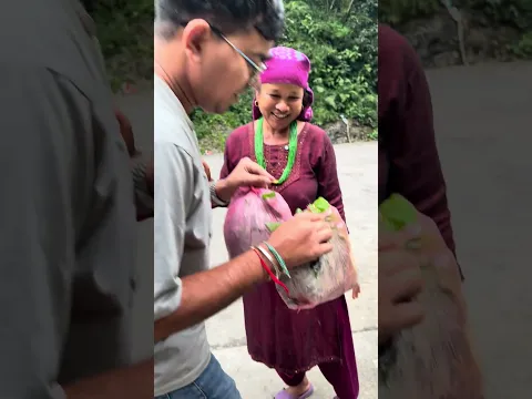 नेपाल के लोगो से समान लेके flood में लेके गाये #humanity #younickviral #younickviral