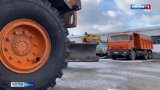 В Омске устраняются последствия снегопада