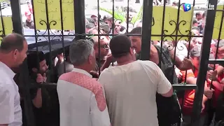 سكان بلدية قلال بسطيف يقومون بغلق مقر البلدية نصرو رحابي  سكان بلدية قلال بسطيف يقومون بغلق مقر البلدية نصرو رحابي