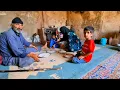 Download Lagu Homeless woman helping sick old man with kind heart