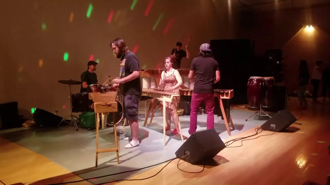 Playing the marimba backwards! (Andé Marimba - "Moyo Wangu")