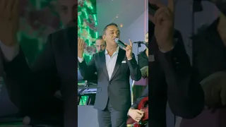 شو حالو الدهر كل لحظة بدقني وكؤوس المر عالفرقة بدقني 