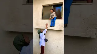 ساعدوني    لا تطلعي عالسطح     اشتراك بالقناة دندنها