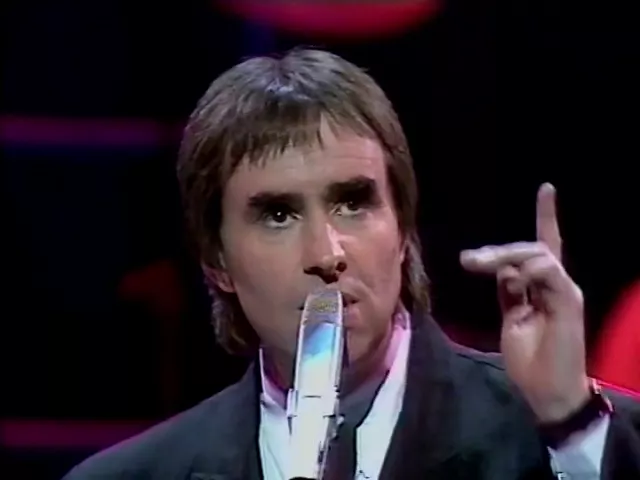 Chris de Burgh -" Don't Look Back" and "Missing You" on Live from the Palladium (1988)