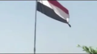 اقوووم احتراما لهذا العلم 