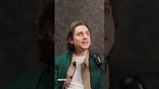 بعد 13 سنة غربة عمرو مسكون يفكر بالرجوع لبلده 