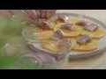 Carpaccio van kaki met maatjes, mierikswortel en rode biet