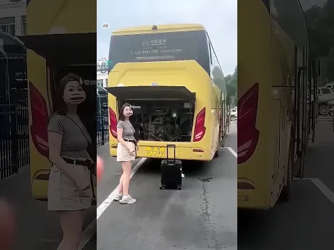 البنت فتحت شنطة الباص الخطا علشان تحط#shorts