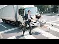 Download Lagu 潑辣少女救下車禍的男人，不料他是單身20年對所有美女不感興趣的總裁，當場對她一見鍾情！