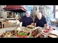 Download Lagu VLASNIK nije štedio. Teletina i janjetina ispod sača Restoran \
