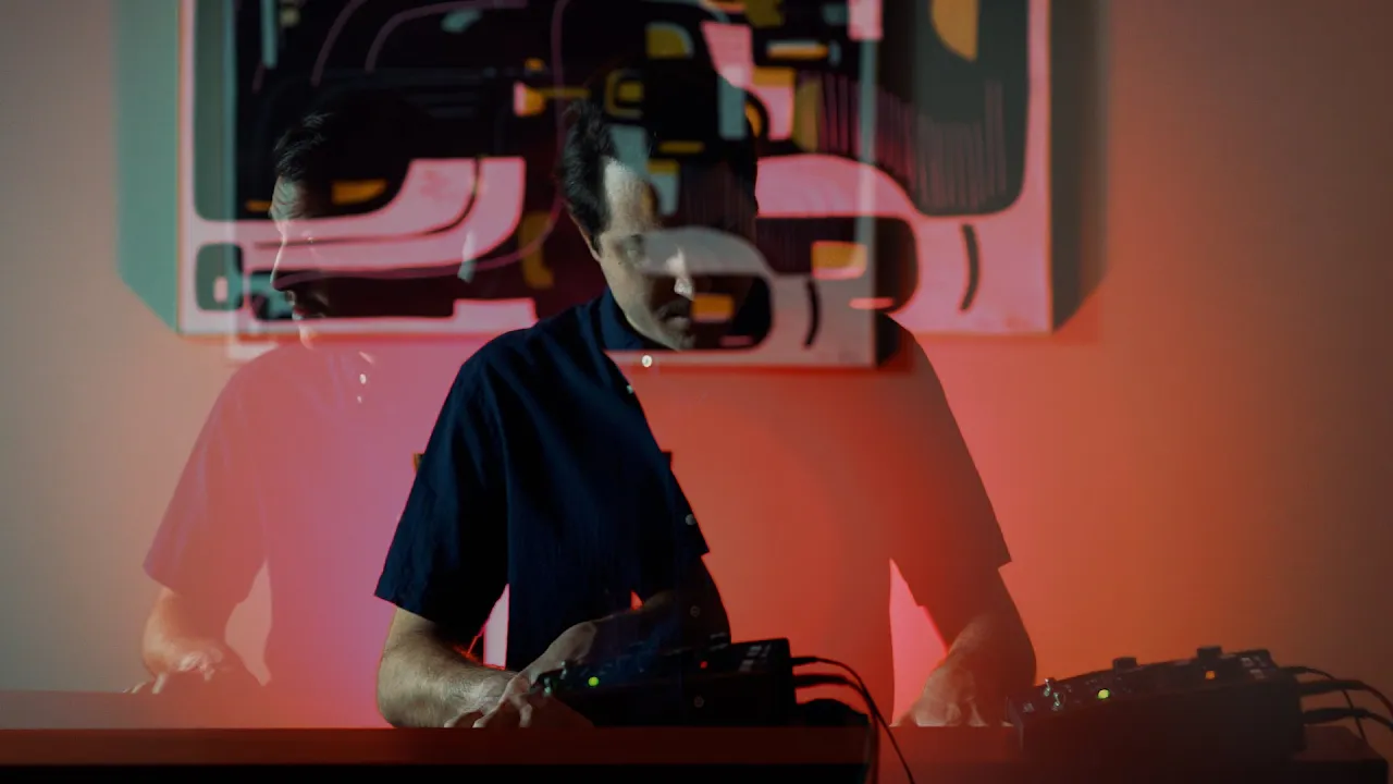 Alex Font plays Ludovico Einaudi - Fly