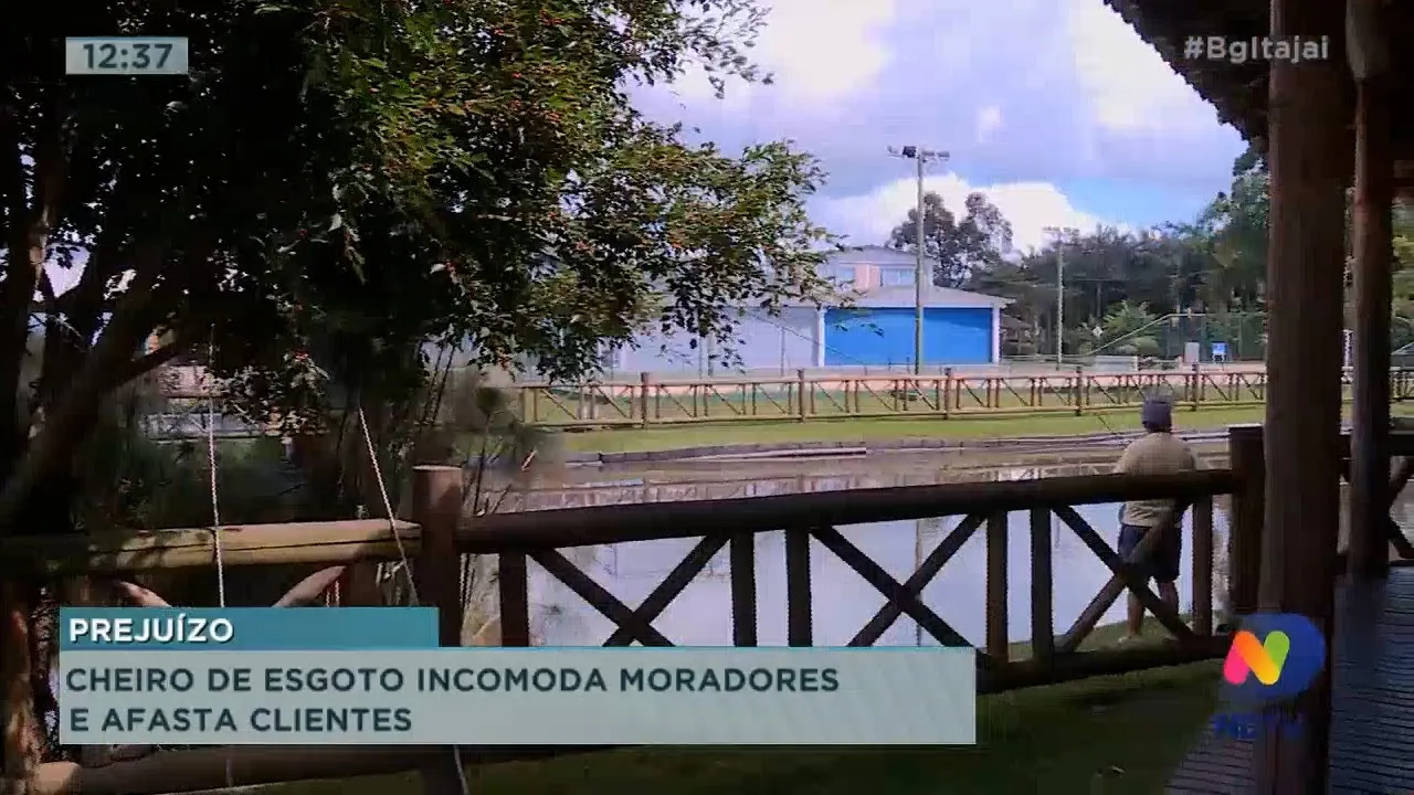 Cheiro de esgoto incomoda moradores e afasta clientes em Porto Belo