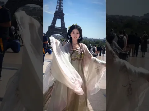 穿汉服来巴黎，就问你city不city？😉Hanfu meets Paris #jingxuan #hanfu #paris