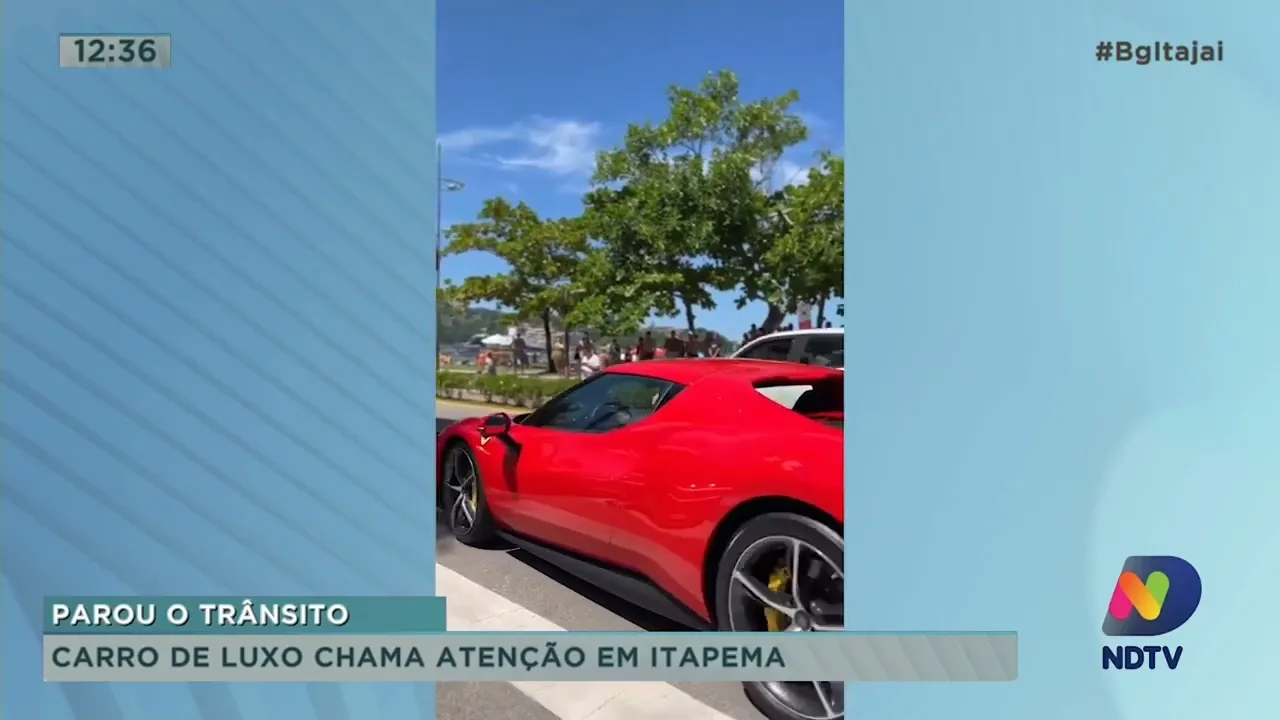 Carro de luxo chama atenção em Itapema