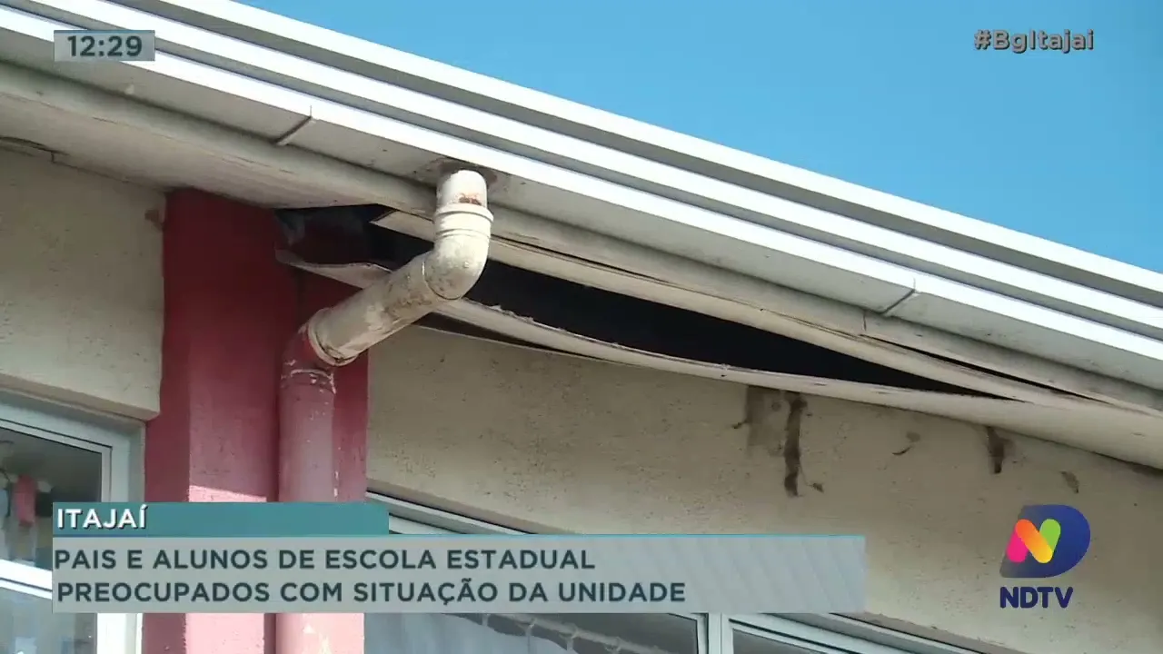 Pais e alunos de escola estadual em Itajaí estão preocupados com situação da unidade; entenda