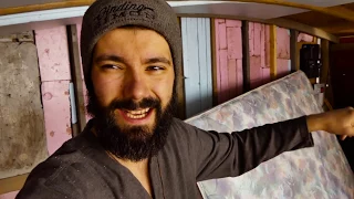 Queen-Sized Bed in a Boat – Sink or Swim 53