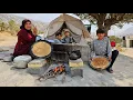 Download Lagu Nomadenfamilie geniet van hun eerste warme douche in de bergen!