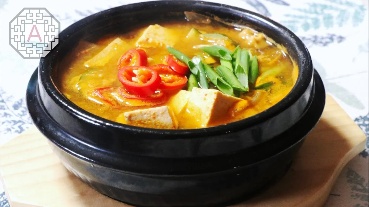 Korean Restaurant Soybean Paste Soup (, DoenJangJjiGae)   Aeri