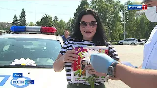 Омским водителям подарили «Ромашки безопасности»