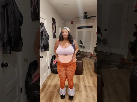 Wait, are we wearing waist trainers on glute day or not? #glutes #fitness #fyp