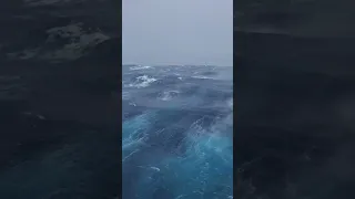 إذا كانت هذه هيبة البحر فماذا بهيبة خالقها 