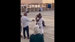 رمت العكاز لما شافت ابنها ضابط لحظة التخرج اللى خلت القلوب تدمع 