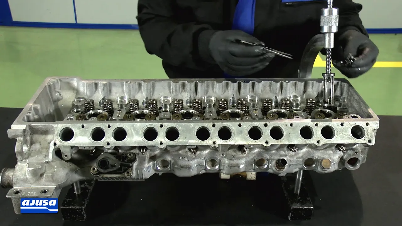 [3/8] MERCEDES TURBO-D 🟠 Montaje retenes de válvula – Valve stem seals assembly