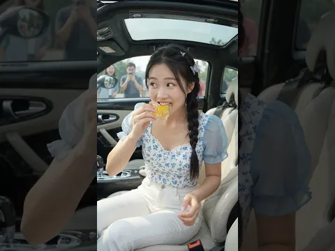makan ice beku kupu kupu didalam mobil⁉️ emang enak⁉️ #shortvideo #shortsfeed