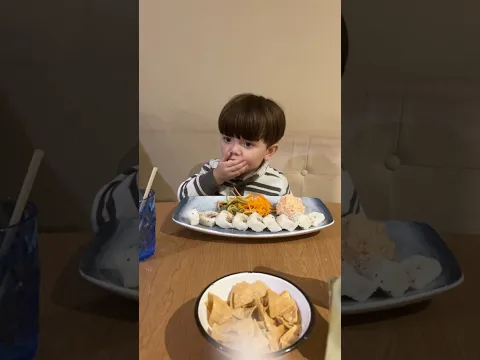 Pov: cuando prueba sushi por primera vez jajaja 🤣 #humor #memes ￼