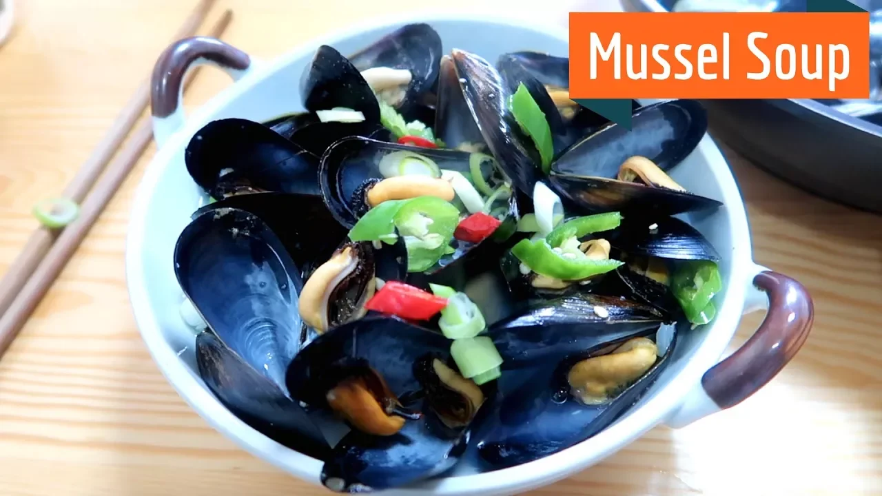 How to make Korean Mussel Soup (...plus leftover ramen!)