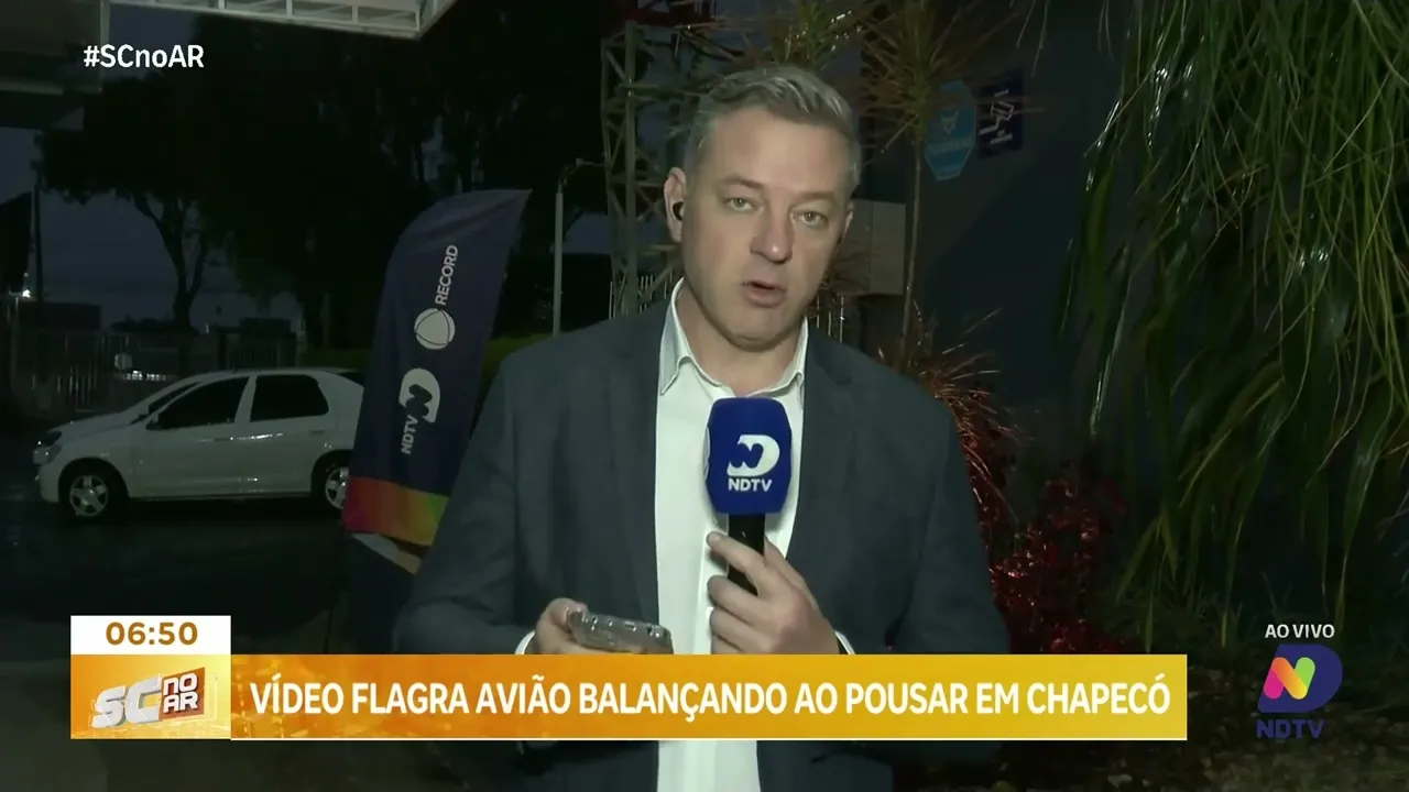 Vídeo flagra avião balançando ao pousar em Chapecó durante fortes rajadas de vento