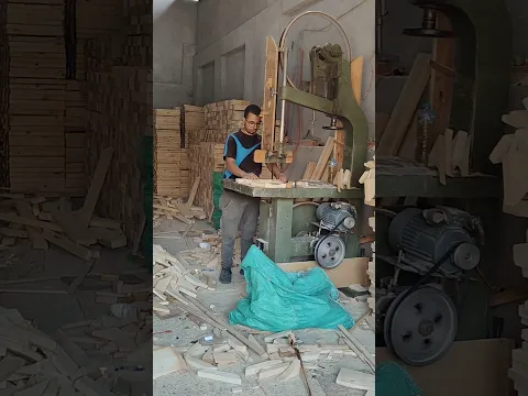 ابو نبيل وهو شغال على المنشار #wood #اكسبلور #رخام #woodworking #ديكورات #الوكره #افكار #جديد
