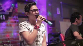 Download AZMI - PERNAH Live @Cafe Casa De Alicia MP3