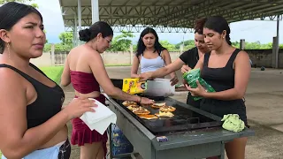 Roxana es la experta en hacer estos ricos tacos de Birria.