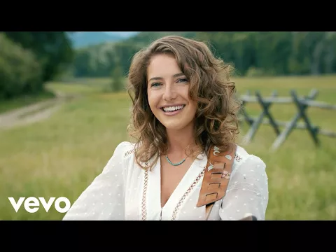 Download MP3 Caroline Jones - Country Girl (Official Music Video)