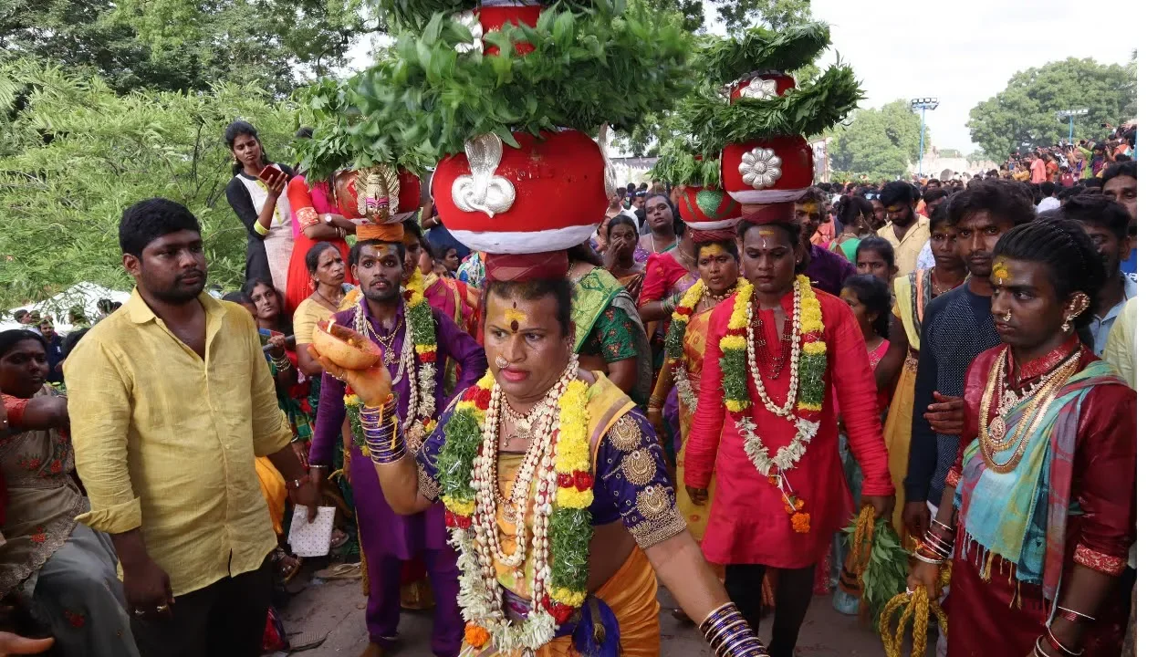 Golconda Bonalu 2019 | Jagan Yadav Bonam Dance At Golconda Bonalu 2019 | Jagan Bonam 2019