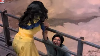 Ise Goli Mar Maro Yahi Daldal Main Marne Do - Amitabh Bachchan, Amrita Singh Action Mard Movie Scene