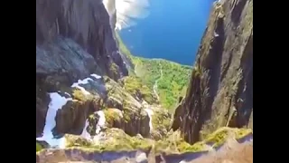 يارب صل على النبي وآله مافاض نبع بالجداول أو جرى دندنها