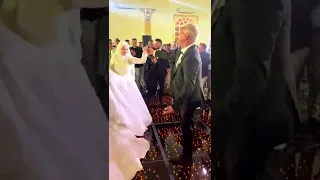 والد العريس دا حاجه سكر والله    دندنها