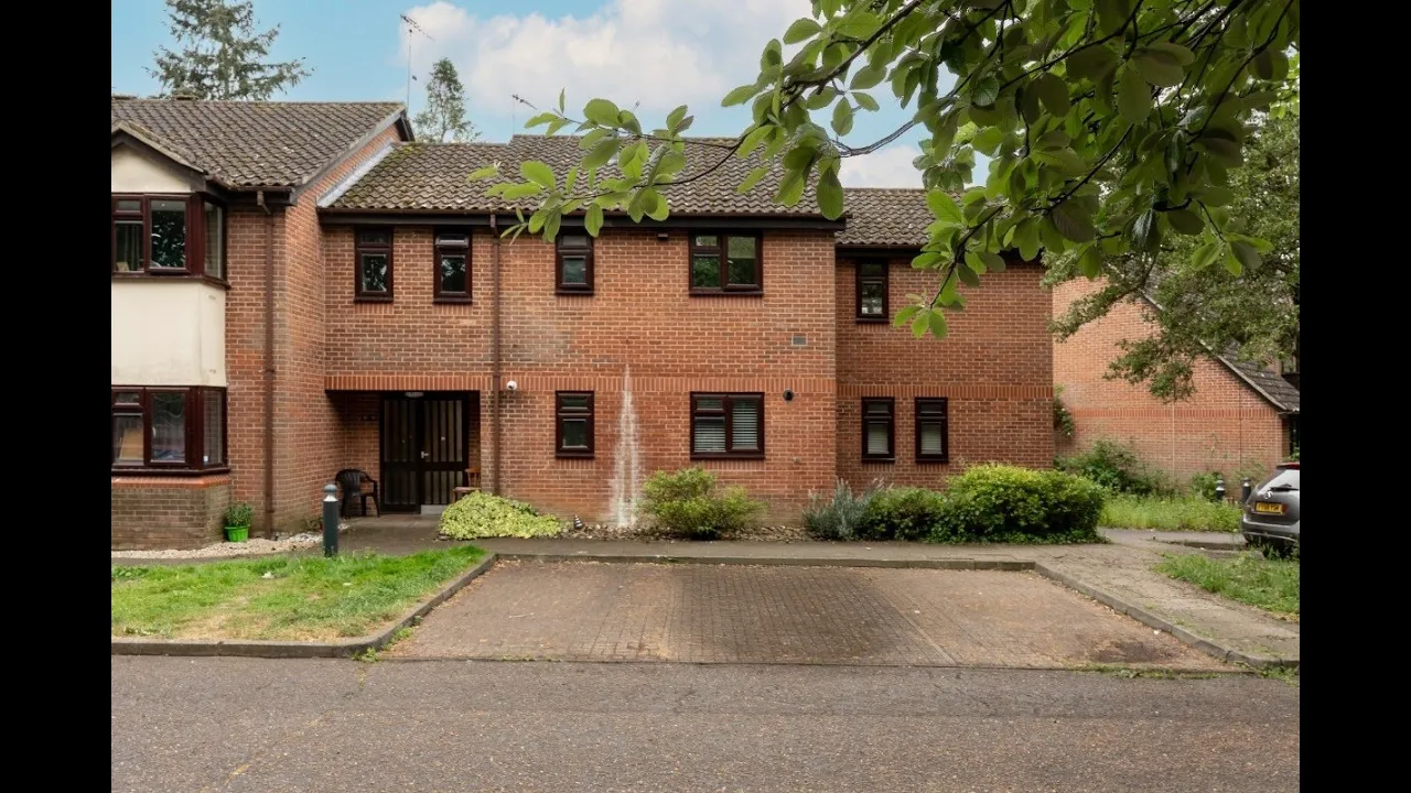 3-Bedroom Flat with Private Parking – Ideal for Airport Professionals - CM24 8RJ