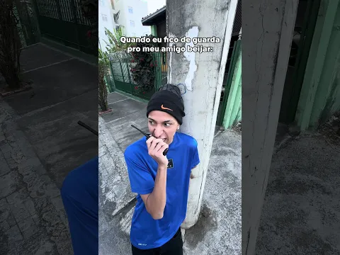 QUANDO EU FICO DE GUARDA PRO MEU AMIGO BEIJAR