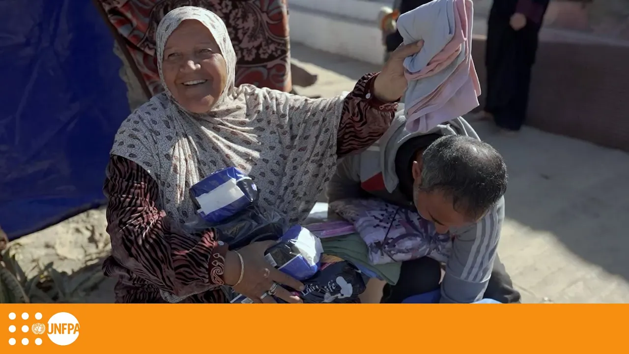 تستخدم النساء والفتيات في غزة قطعاً من القماش بدلاً من الفوط الصحية